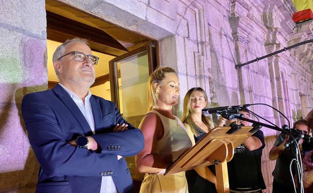 Lydia Valentín ensalza las bondades del Bierzo en el pregón de las fiestas de la Encina