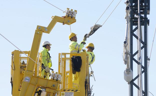 Adif activa la electrificación de la Variante de Pajares para avanzar en las pruebas en el tramo La Robla-Pola de Lena