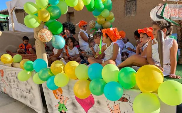 Fantasía, color y mucha diversión en las fiestas de Matadeón de los Oteros