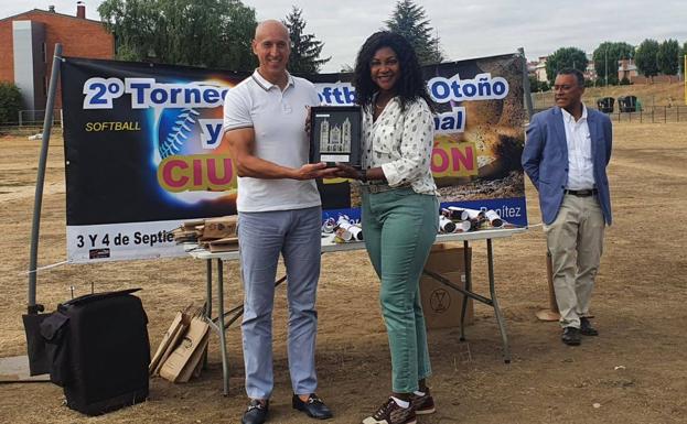 León y República Dominicana estrechan lazos de la mano del I Torneo Internacional de Sóftbol