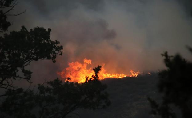 Doce días de fuego en El Teleno: se mantiene el nivel 1