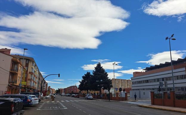 El semáforo de San Juan de Dios permanece apagado por una avería que ha denunciado el PSOE de San Andrés