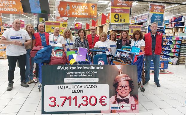 La 'Vuelta al cole solidaria' de Fundación Carrefour entrega a Cruz Roja León 4.492 euros en material escolar