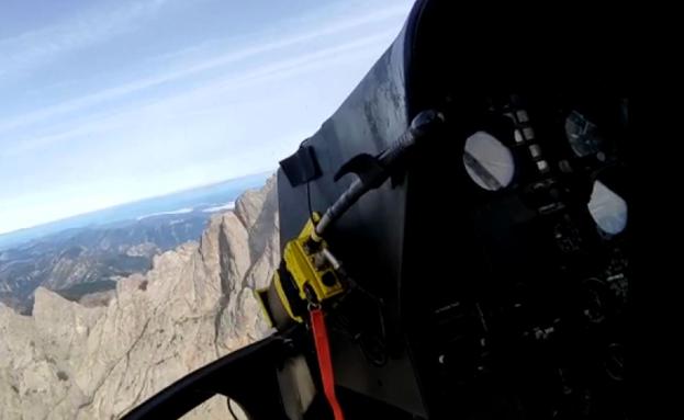 Rescatan a tres escaladores en Peña Santa enriscados por el bloqueo de sus cuerdas de rapel