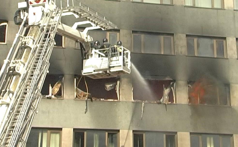 Diez años del incendio del Ayuntamiento de León: la tarde en la que el cielo se tiñó de negro