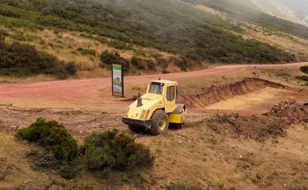 Comienzan las obras para convertir en carrereta los cuatro kilómetros entre Torrestío y La Farrapona que culminarán en primavera