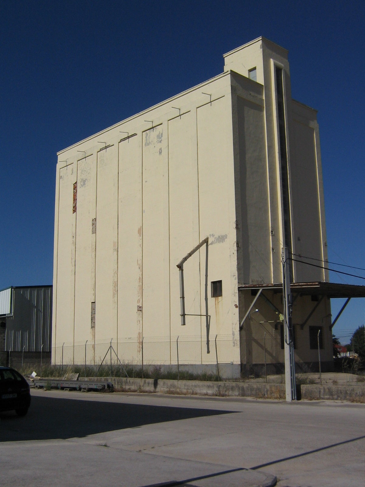 El ministerio pone a la venta nueve silos en cinco provincias de Castilla y León