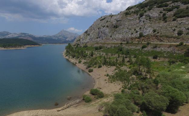 Los regantes leoneses rechazan el trasvase de agua a Portugal y se movilizarán el lunes