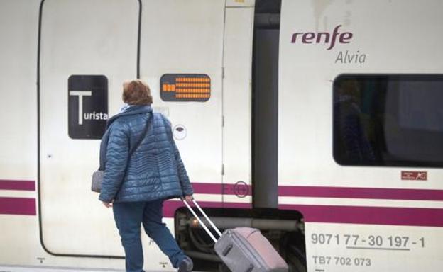 Ayuntamiento y Consejo Comarcal exigen la recuperación del Alvia matinal entre Ponferrada y Madrid