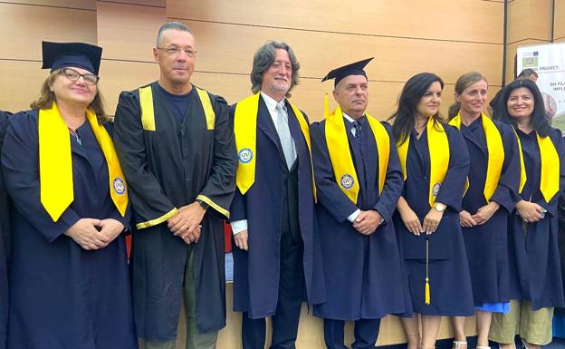 La Universidad albanesa de Vlorë concede el Honoris Causa al catedrático de la ULE Javier Vidal García