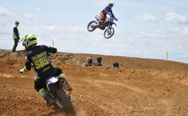 El circuito de Los Cucharales se visten de fiesta este fin de semana