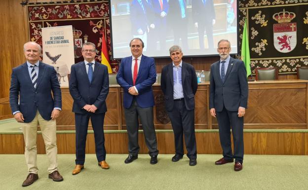 León analiza la «muy buena» salud animal en España y pone el foco en el bienestar de las especies