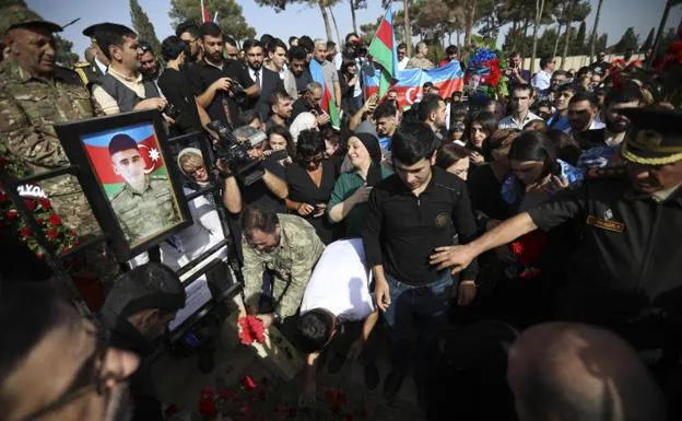 Azerbaiyán y Armenia respetan el alto el fuego
