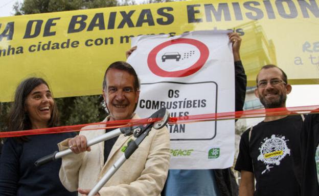 Greenpeace sale a la calle para «inaugurar» las zonas de bajas emisiones de León