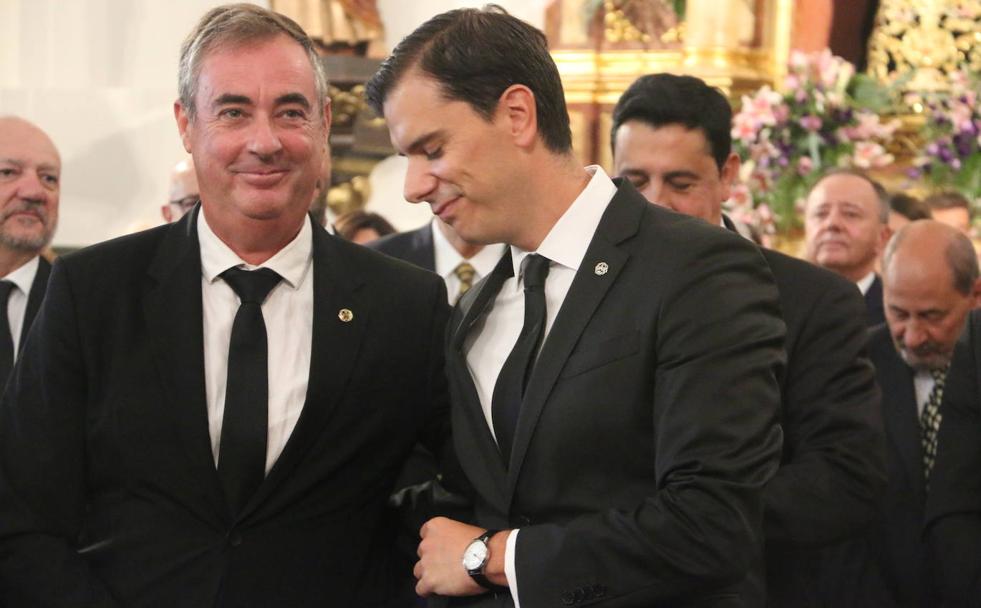 El Nazareno bendice a su nuevo abad