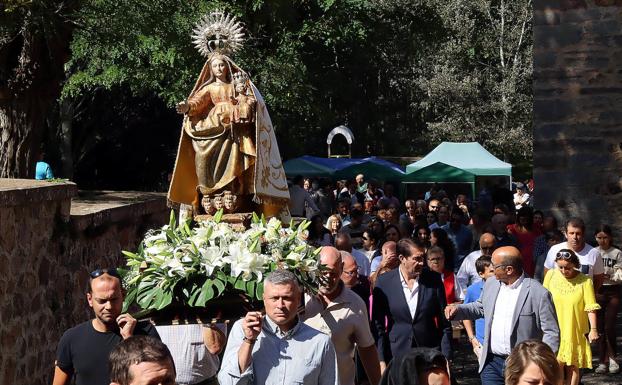 Suárez-Quiñones destaca la apuesta por recuperar el patrimonio rural tras una inversión de 183.500 euros en la ermita de Manzaneda de Torío