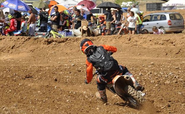 Las motos rugen con fuerza en Los Cucharales