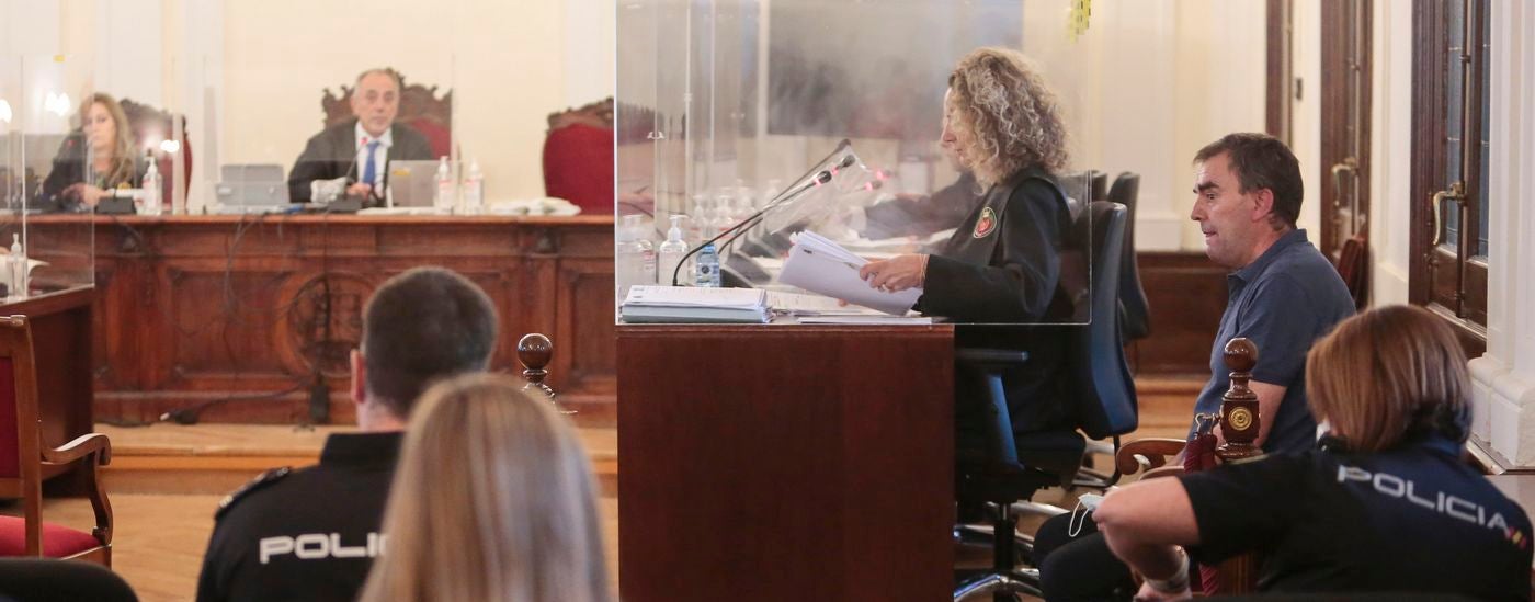 Juicio al acusado de tirar a su compañera por el balcón