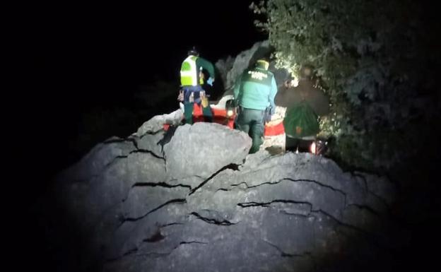 El Greim recupera el cuerpo de un cazador fallecido de un infarto en un paraje de Renedo de Valdetuéjar