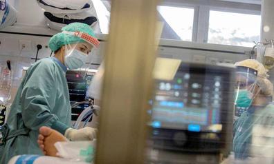 Dos fallecidos y un incremento en el 'índice de transmisión' marcan la pandemia en León