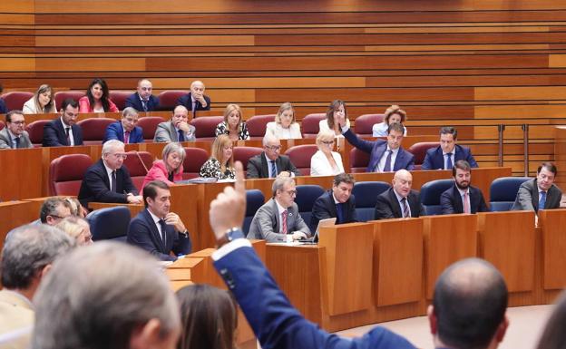 Principio de acuerdo para extender progresivamente el operativo de incendios a los 12 meses del año