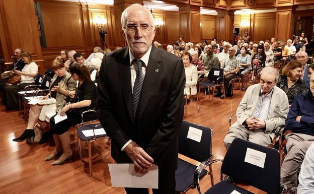 Luis Mateo Díez recibe un homenaje en su 80 cumpleaños en el Instituto Cervantes