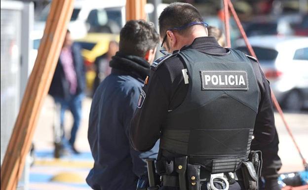 Detenido en Ponferrada por robar a otro una cartera con 100 euros y un móvil