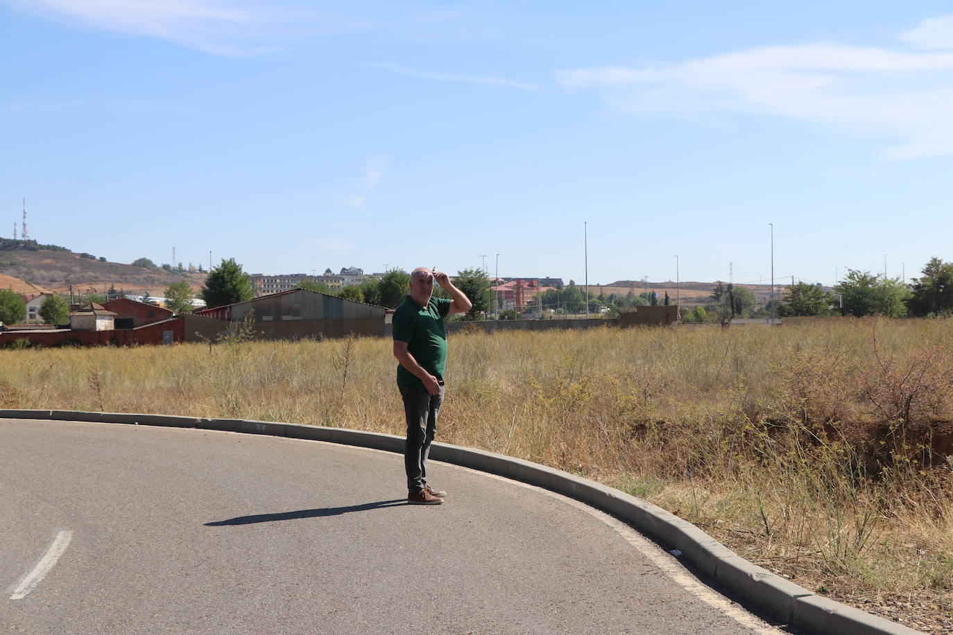 Los vecinos de Puente Castro se muestran críticos con la instalación de la macroplanta de energías renovables
