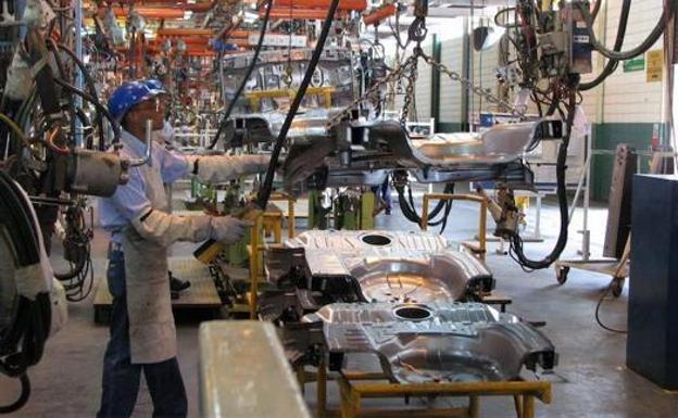 La industria eleva en Castilla y León su cifra de negocio en julio un 12,2%, más de siete puntos por debajo del incremento nacional