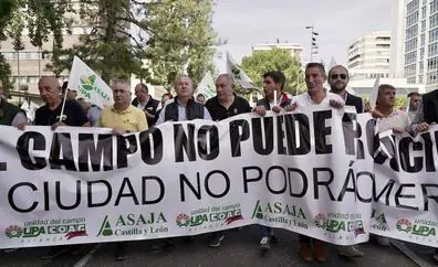 El campo 'toma' Valladolid para reclamar un plan de 1.000 millones de euros que «salve al sector»