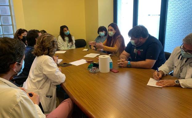 Podemos y la Junta de Personal del Hospital buscan alternativas a la «insoportable» situación del complejo