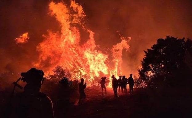 Las brigadas extinguen un incendio y controlan otro en la provincia de León