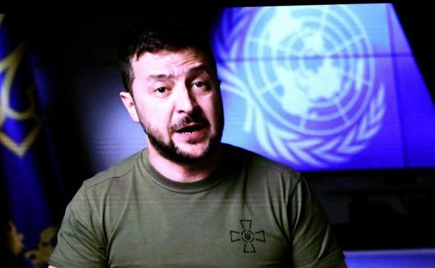 Zelenski llama a la población ucraniana ocupada a sabotear a los rusos