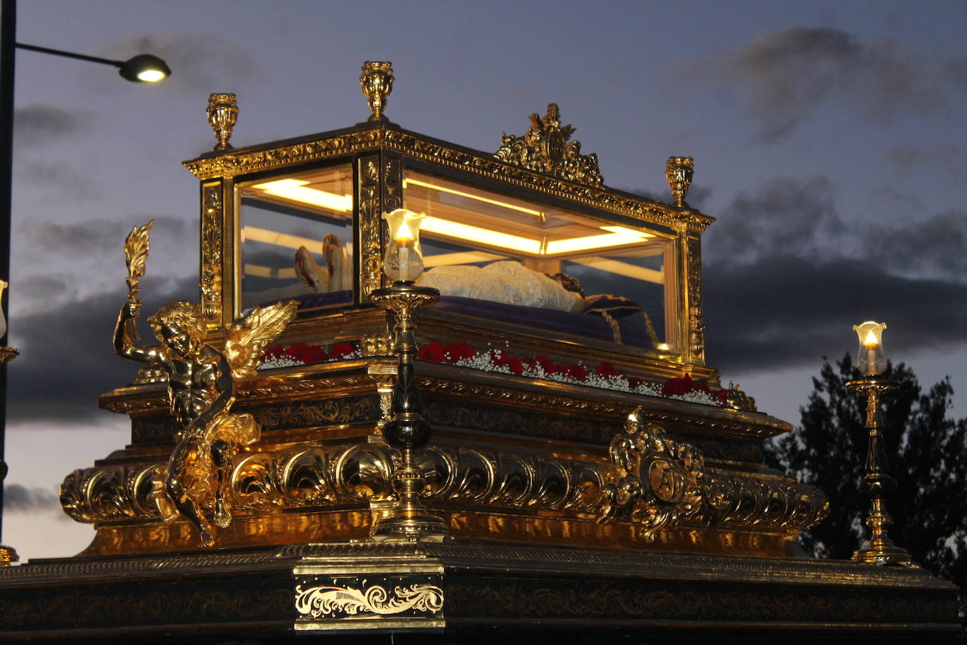 La procesión magna, bajo la mirada de Isaac Llamazares