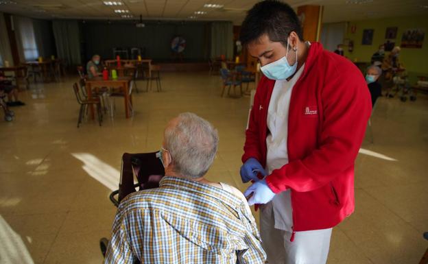 Comienza la cuarta dosis contra la covid en residencias con 161.000 leoneses susceptibles de recibirla