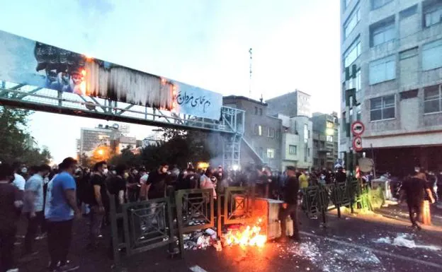 Las calles de Irán mantienen el pulso al régimen en la lucha contra el velo obligatorio