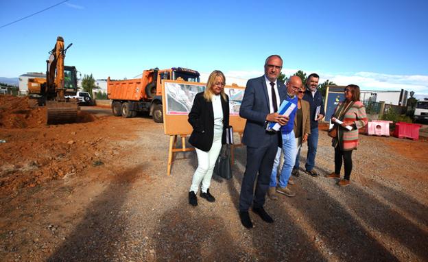 Ponferrada invertirá un millón de euros en ampliar los accesos al polígono de La Llanada para facilitar la salida de palas eólicas de la planta de LM Windpower