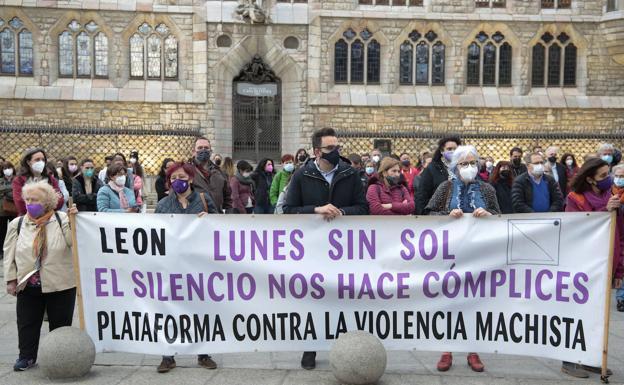 La plataforma contra la violencia machista de León convoca un nuevo 'Lunes sin sol' por dos nuevas víctimas