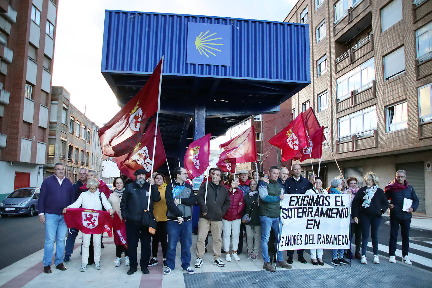 Concentración de UPL en San Andrés del Rabanedo para exigir el soterramiento del AVE