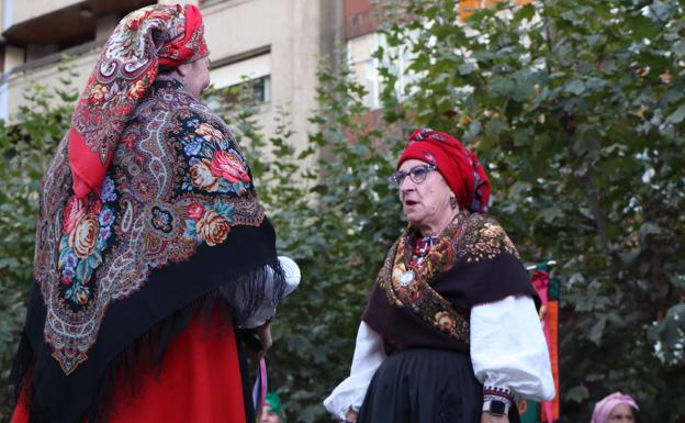 León vuelve a bailar con sus grupos tradicionales por San Froilán