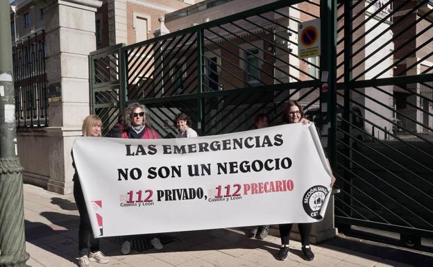 Trabajadores de los servicios 1-1-2 y 061 protestan por los «incumplimientos» de la Dirección