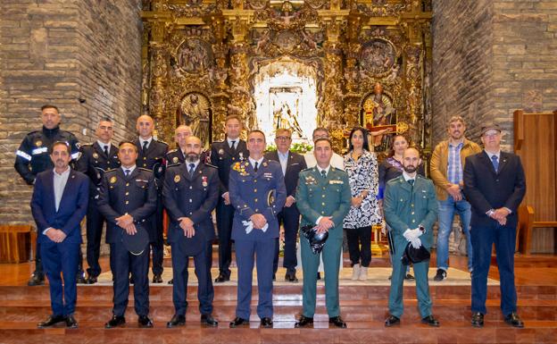 La Policía de Valverde de la Virgen celebra tras dos años a su patrono San Miguel