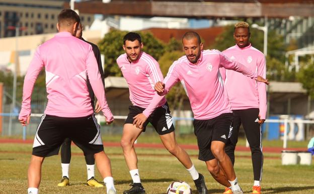 La Ponferradina sueña con arañar puntos en Mendizorroza