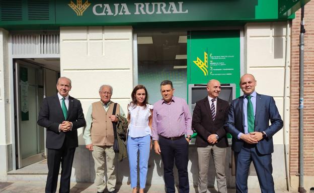 Caja Rural inaugura su nueva oficina en Valderas y mantiene su apuesta por la provincia