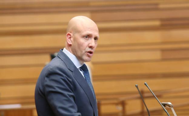 Vox carga contra el PSOE por intentar «quemar» a la Junta y avisa de que los incendios no se apagan con «millones»