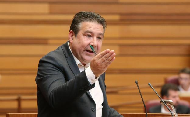 Santos exige a Mañueco que «pida perdón» y que «pague la deuda» con los trabajadores de lucha contra incendios