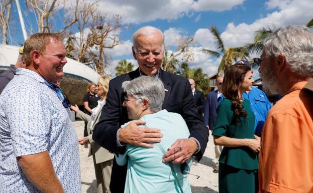 Biden acude a Florida para ser testigo de la devastación causada por el huracán 'Ian'