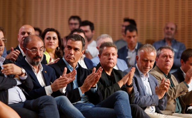 Los barones del PSOE se despegan de Sánchez para explorar discursos propios