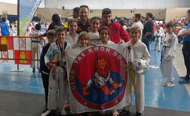 El Club Taekwondo León logra siete medallas en Miranda de Ebro