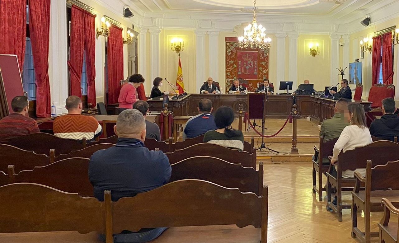 Juicio a seis mineros